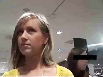 Hij leegde de vrouw gratis pornon kreunend op de bank