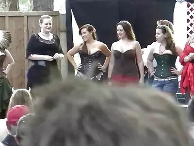 Hete tepel met natuurlijke tieten Skyla Novea gratis hd pornofilm in een amateurvideo