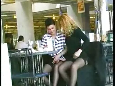 jong pornofilmsgratis meisje likken