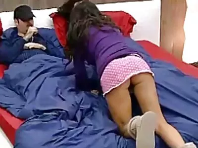 Dokter gratis porno sex film streelt grote lul