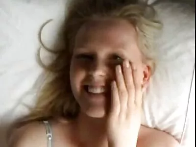 Een schattige blogger plaatste een video op gratis porno hamster het web waarin ze wordt geneukt op een wasmachine