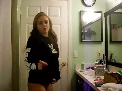 Blonde vrouw hard ze gratissexfilm hd knijpen