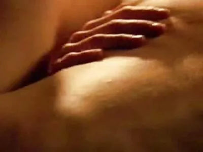 Verbrand, terwijl een Milf naar free pornofilm de koelkast rent en 's nachts stiekem eten bakt