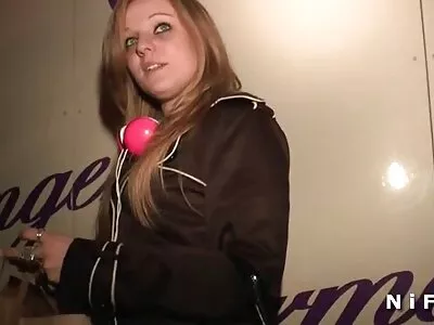 Ze nam het meisje op haar schoot en neukte gratissexfilm hd